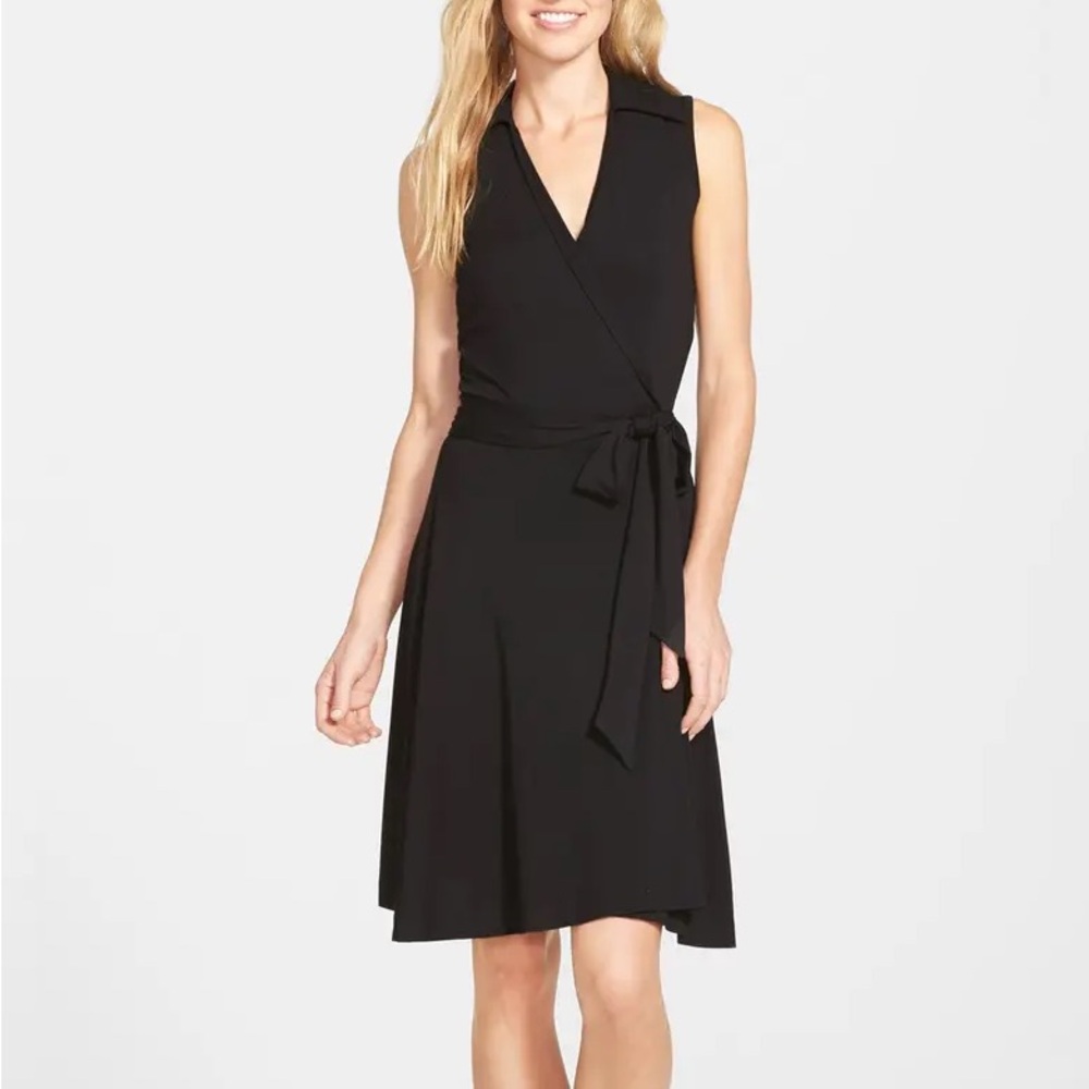 BLACK COLLARED SLEEVELESS MINI DRESS